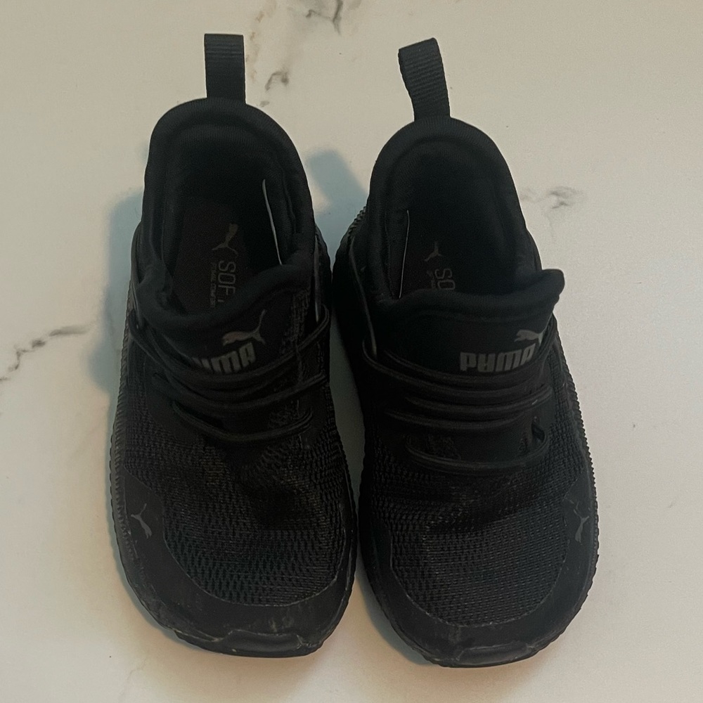 Toddler PUMA Sneakers - size: 6C